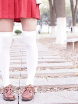 [神楽坂真冬视频] 红JK白过膝系列_0108