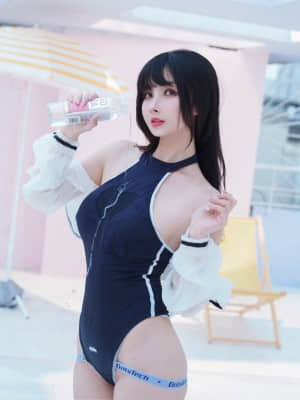 rioko凉凉子 天台竞泳_021