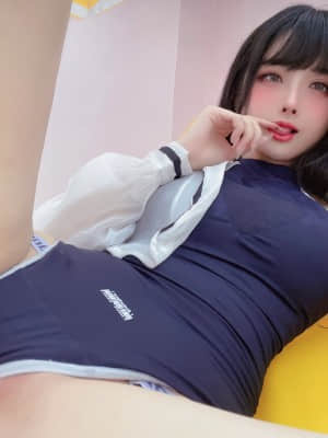 rioko凉凉子 天台竞泳_036
