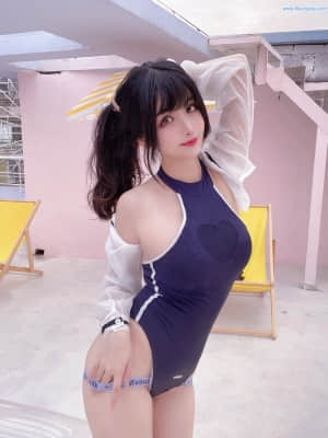 rioko凉凉子 天台竞泳_037