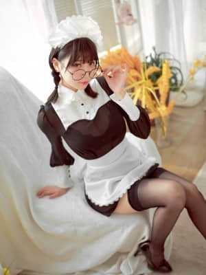 [周叽是可爱兔兔] 眼镜女仆 Sweet House Maid + 3V_04