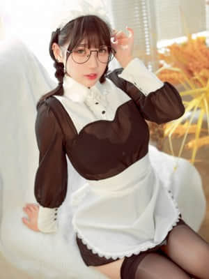 [周叽是可爱兔兔] 眼镜女仆 Sweet House Maid + 3V_05