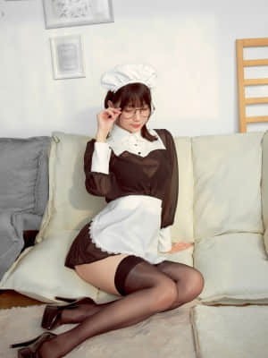 [周叽是可爱兔兔] 眼镜女仆 Sweet House Maid + 3V_06