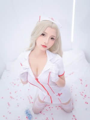 神楽坂真冬 - 白丝护士《心身バランス》+ 1V_028