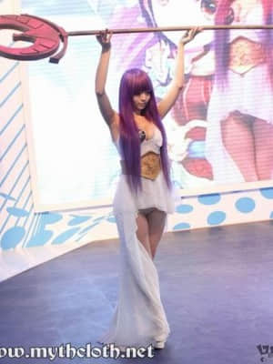 Athena sexy cosplay - Chinajoy event 2012 (Li-Ling Angel Baby)_004_427451_347373785341702_2094027040_n