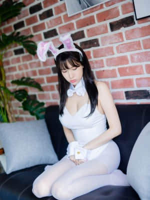 [BLUECAKE] Ahrin 이아린 - White & Black Bunny_005