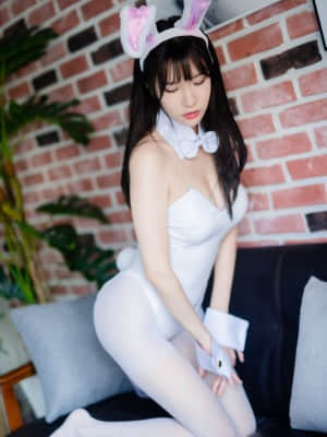 [BLUECAKE] Ahrin 이아린 - White & Black Bunny_006