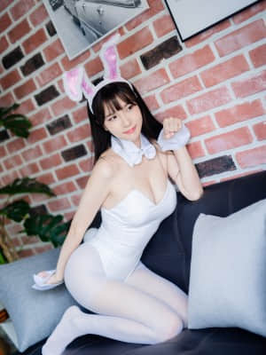 [BLUECAKE] Ahrin 이아린 - White & Black Bunny_007