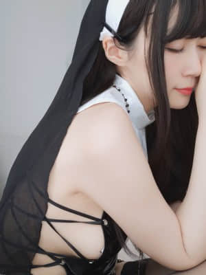 白银81-自撮り Vol.32 皮衣修女_07