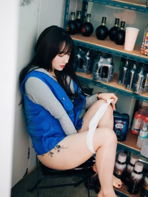 [Loozy] Son Ye-Eun - Convenience Store Part Timer_76