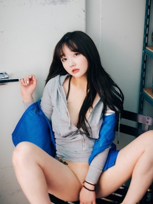 [Loozy] Son Ye-Eun - Convenience Store Part Timer_80